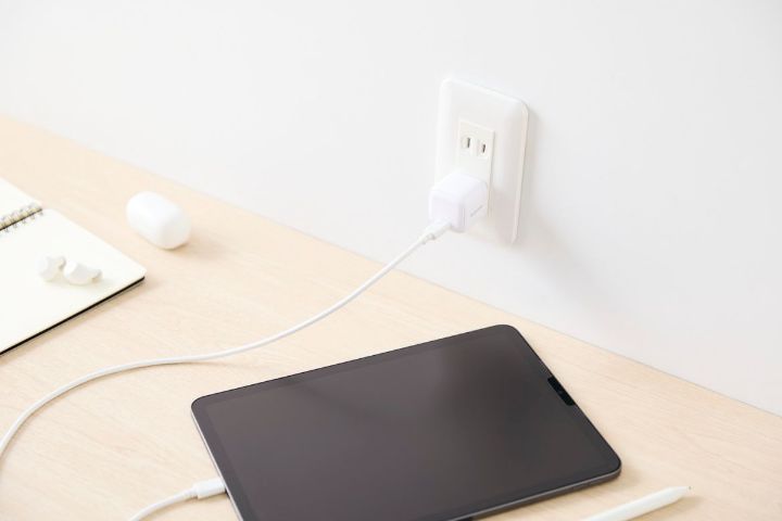 USB Power Delivery対応したUSB Type-Cポートを搭載！スマートフォンやタブレットを高速充電できるUSB AC充電器 20Wシリーズ