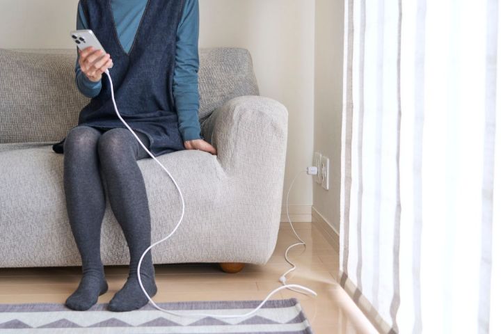 外出時のケーブル忘れやケーブルを間違えが発生しないケーブル一体型タイプ