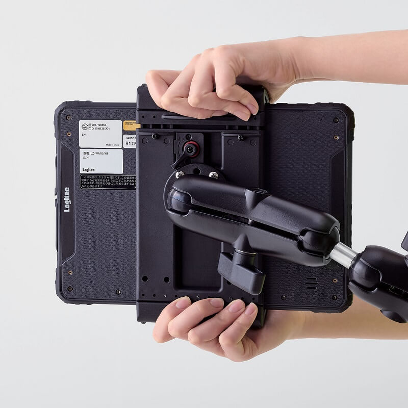 しっかりとした安定感のあるクランプでタブレットを固定可能