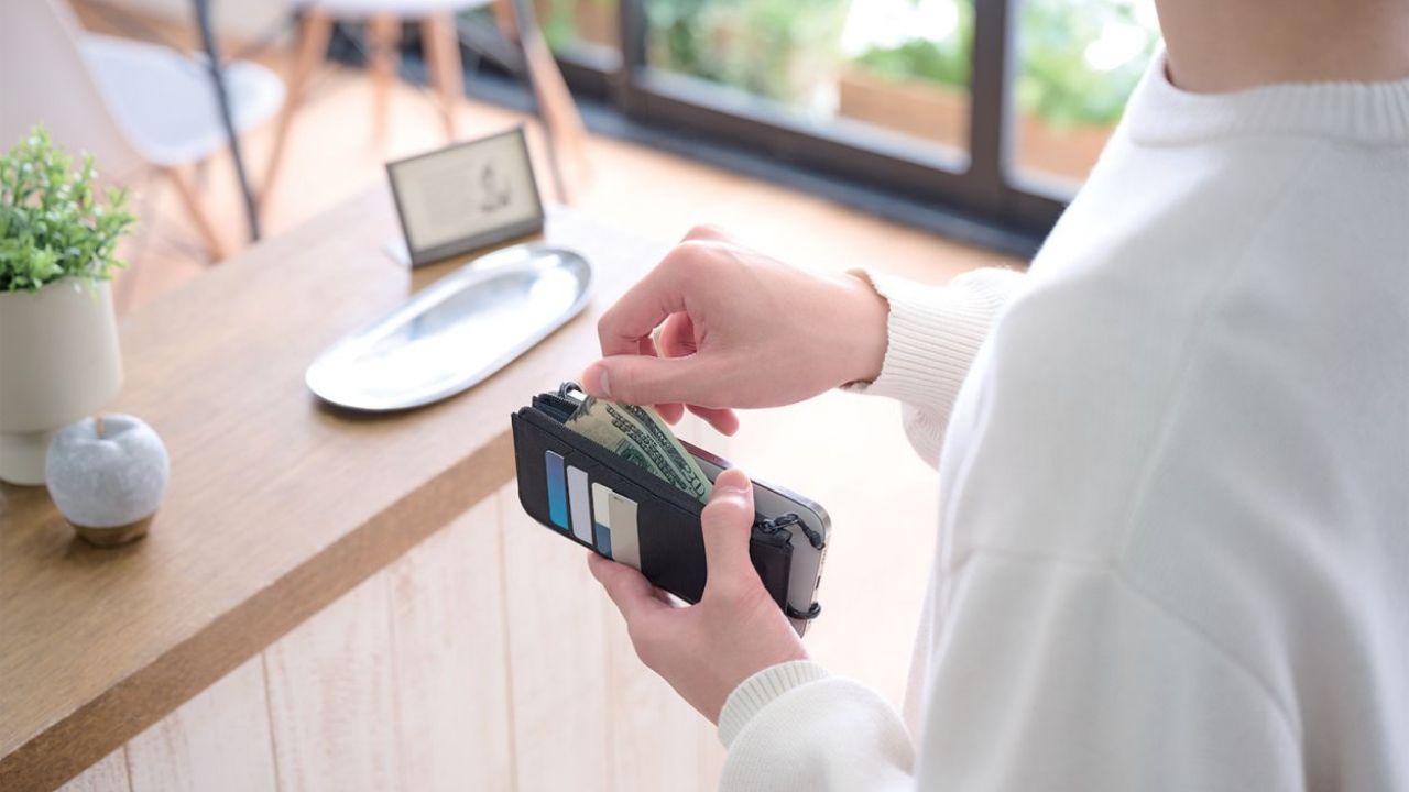 スマートフォンに取り付ける大容量のフラグメントケース