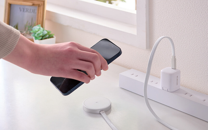 置くだけですぐに充電開始