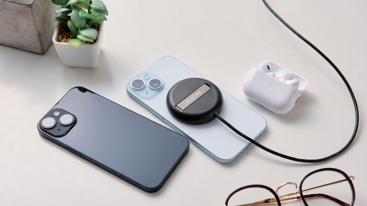 マグネットでQi2対応のスマートフォンに固定するだけで高速充電ができるQi2規格対応のワイヤレス充電器