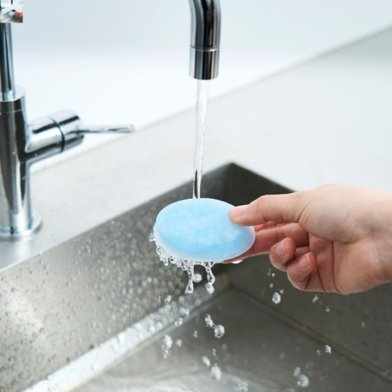 貼るだけで即冷却！28℃以下で自然凍結、結露しないPCM素材の冷却パッド