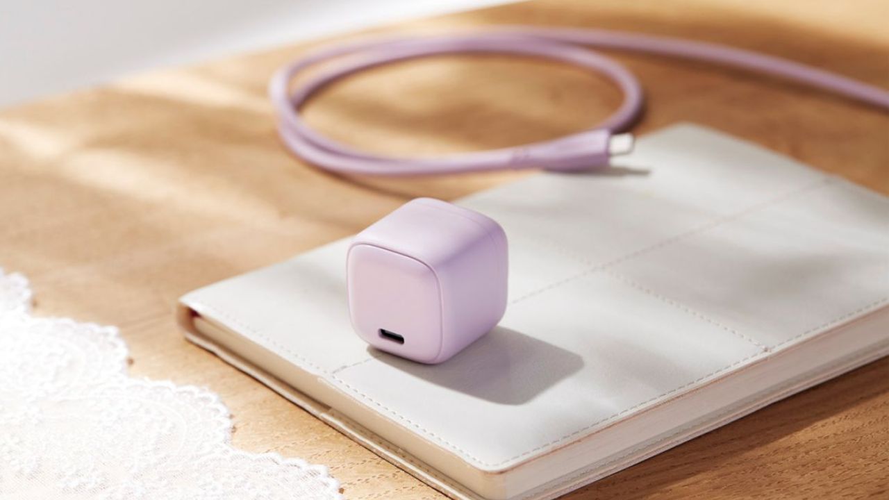  iPhoneを約30分で50%まで充電できる！「USB Power Delivery 20W AC充電器