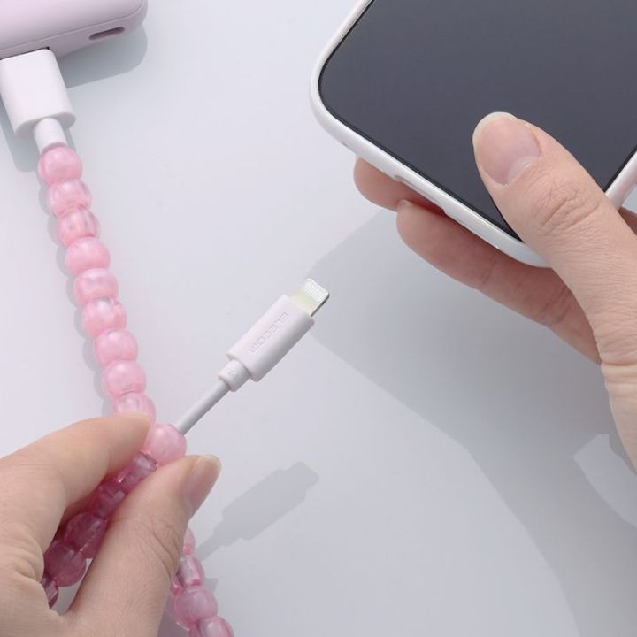 Lightningケーブルをビーズで彩ったコードジュエリー