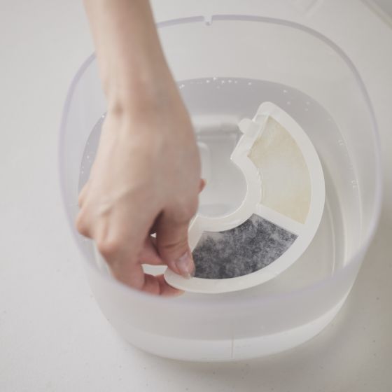 お水の交換がラクなセパレート設計ペット用自動給水器(PET-WD02WH・PET-WD02BK)