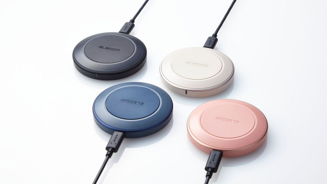 スマートフォンや他のQi対応機器を置くだけで充電ができるQi規格対応ワイヤレス充電器