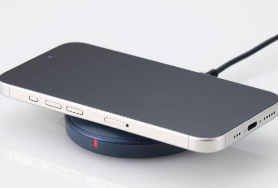 ワイヤレス充電中もスマートフォン操作が可能