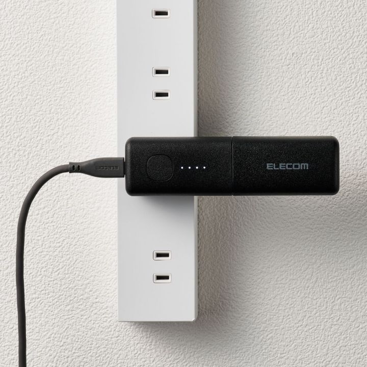 電源プラグはスマートに持ち運べるスイング機構を採用！