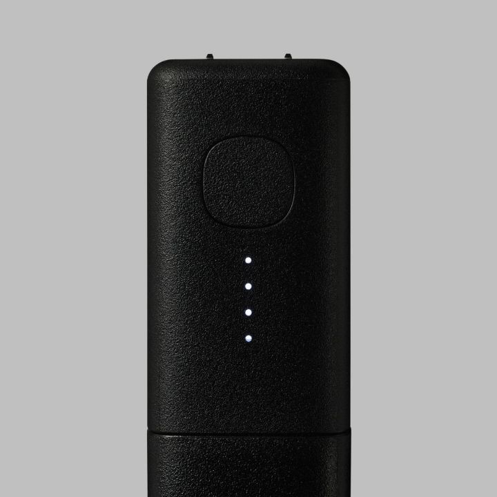 電源プラグはスマートに持ち運べるスイング機構を採用！