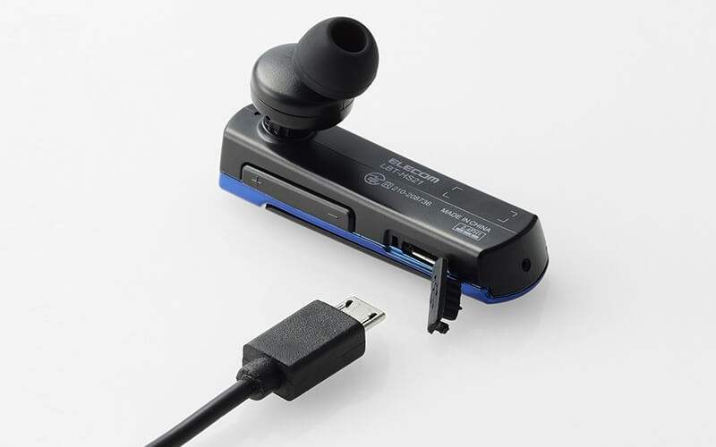 側面のUSB端子から簡単に充電可能