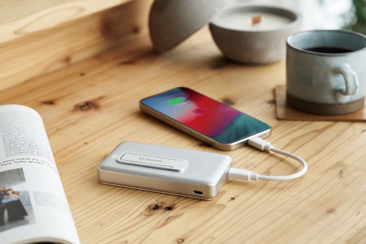 バッテリー容量10,000mAhでさまざまな充電に対応