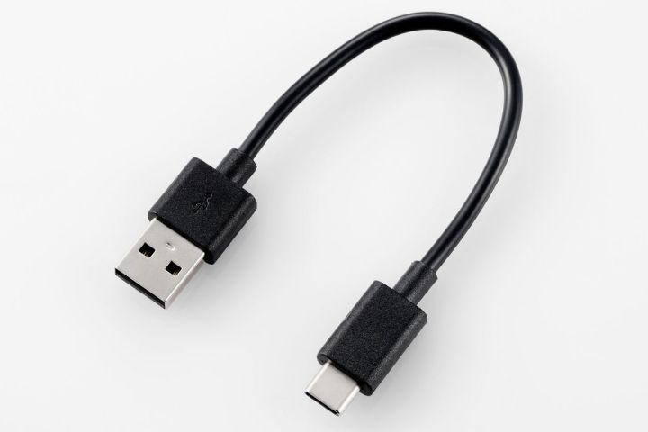 USB Type-C(USB-C)端子を使って充電が可能