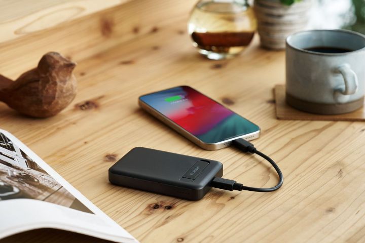 バッテリー容量5,000mAhで"まとめて充電"に対応