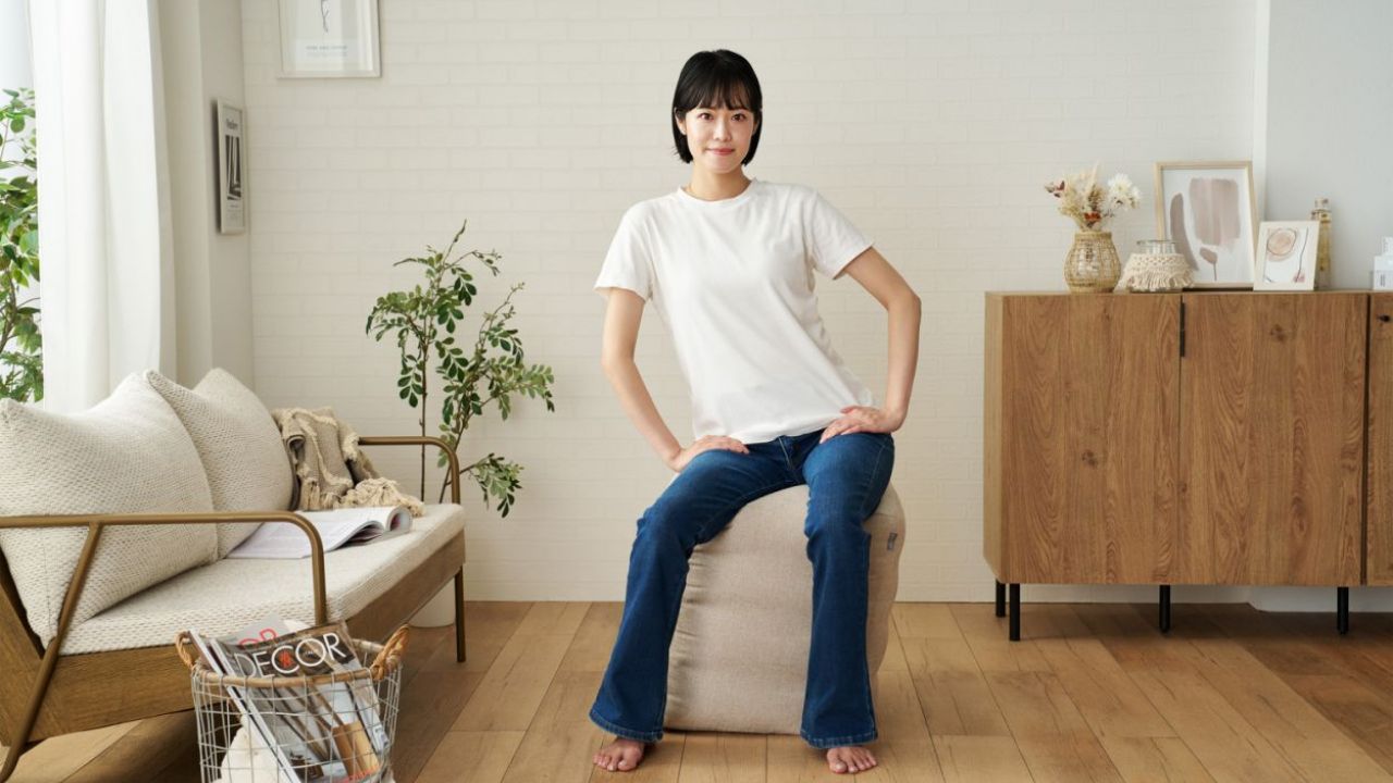 気軽に"ながらトレーニング"ができる四角いバランスボール