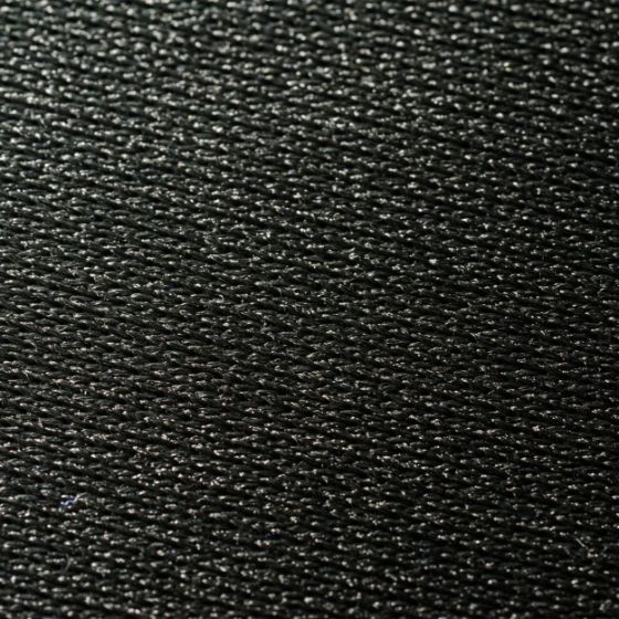なめらかな中目クロスを採用し、重厚感のあるマウスでもスムーズな滑走に