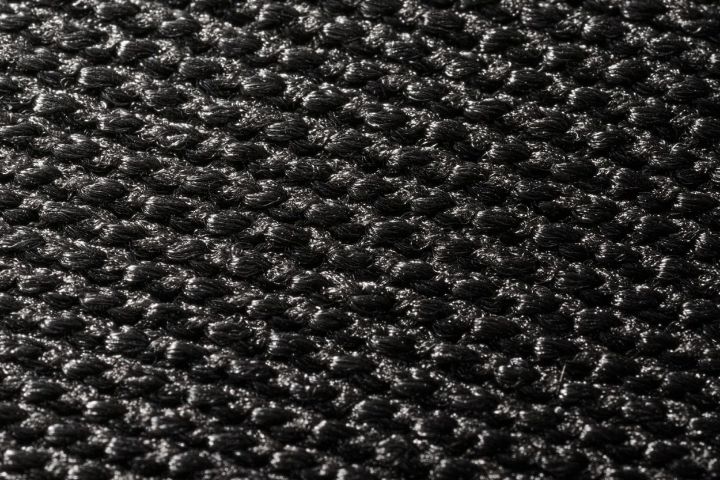 織り目の凹凸が粗いクロスを採用し、振り幅が広くても素早いマウス操作が可能に