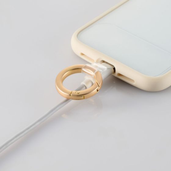 スマートフォンとケースの間に挟むだけ！1口タイプのストラップホールシート