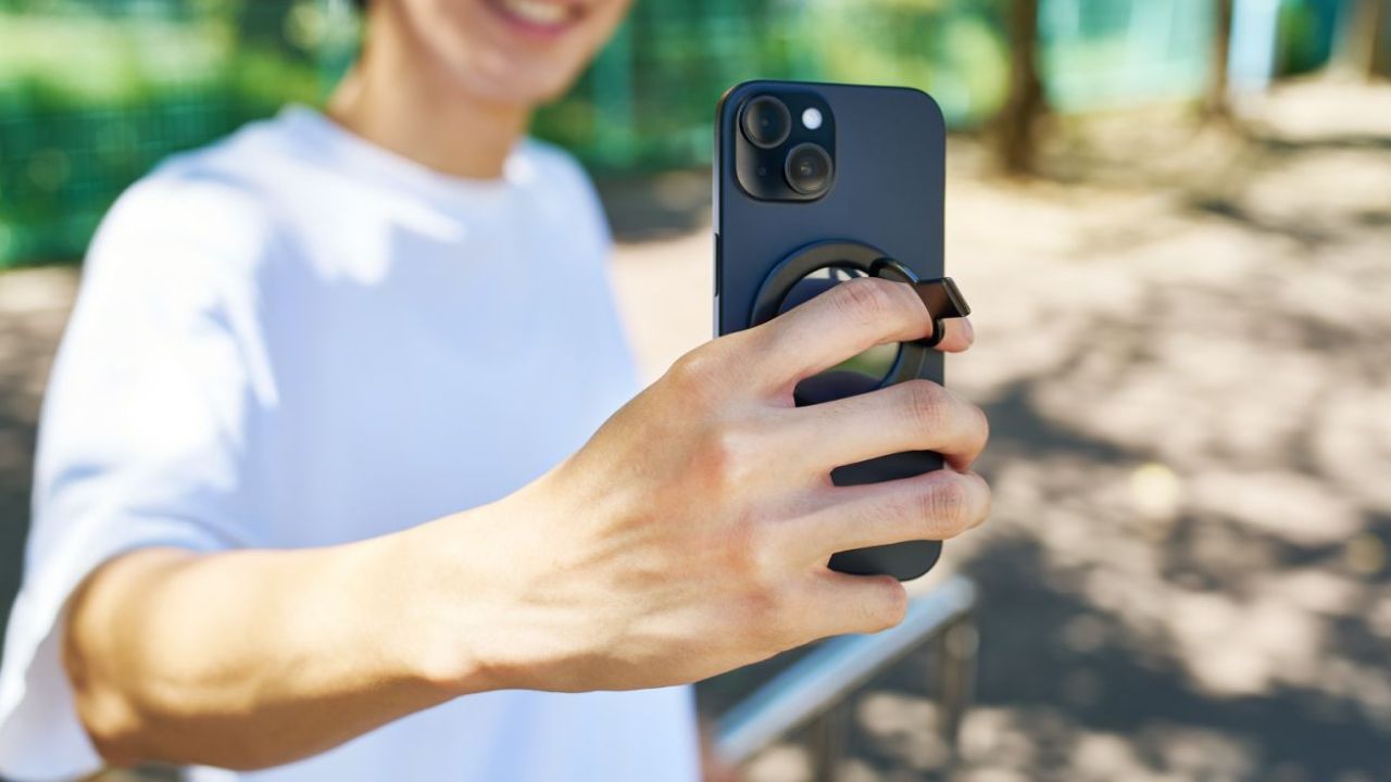 縦横自由自在！動画撮影や動画視聴に便利なMagSafe対応MAGKEEPスマホリング・2Wayタイプ