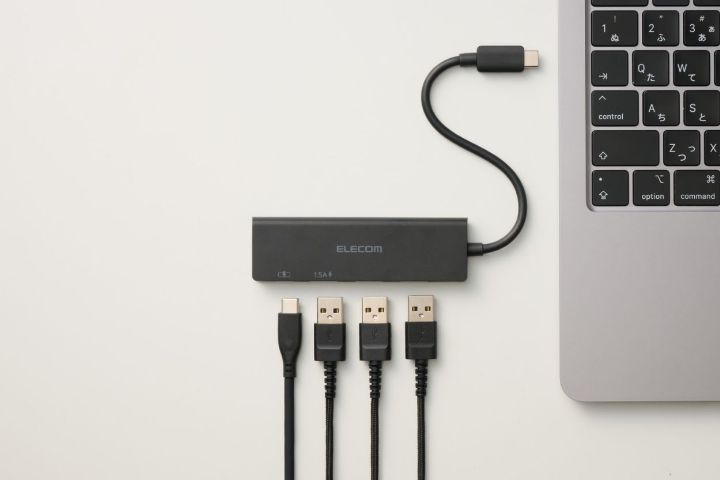 ノートパソコンに給電もできる4ポートUSB-Cコネクターハブ