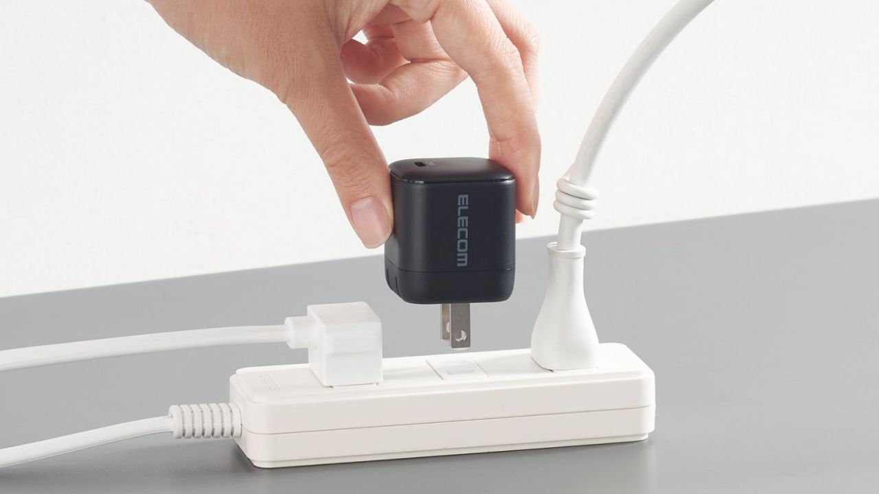 手のひらサイズで高速充電を実現！最大35W出力のUSB AC充電器（1ポート搭載）
