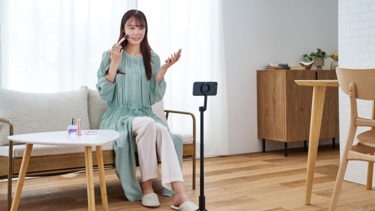 床置きタイプのスマートフォン三脚スタンド