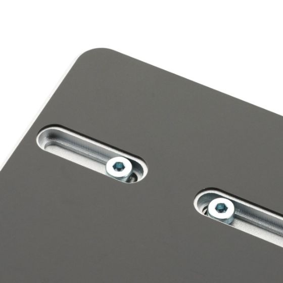 机の上を広々活用できる!ノートパソコン・タブレット用縦置きスタンド