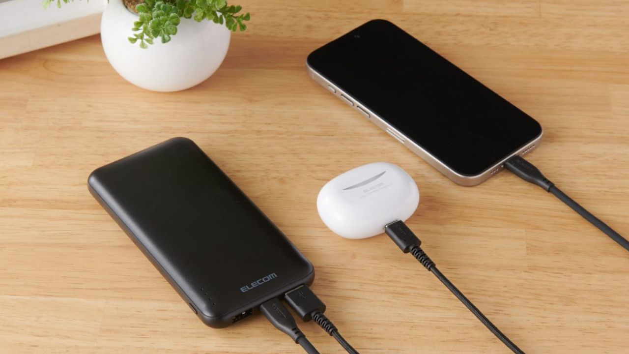 本製品とスマートフォンを同時接続で"まとめて充電"にも対応