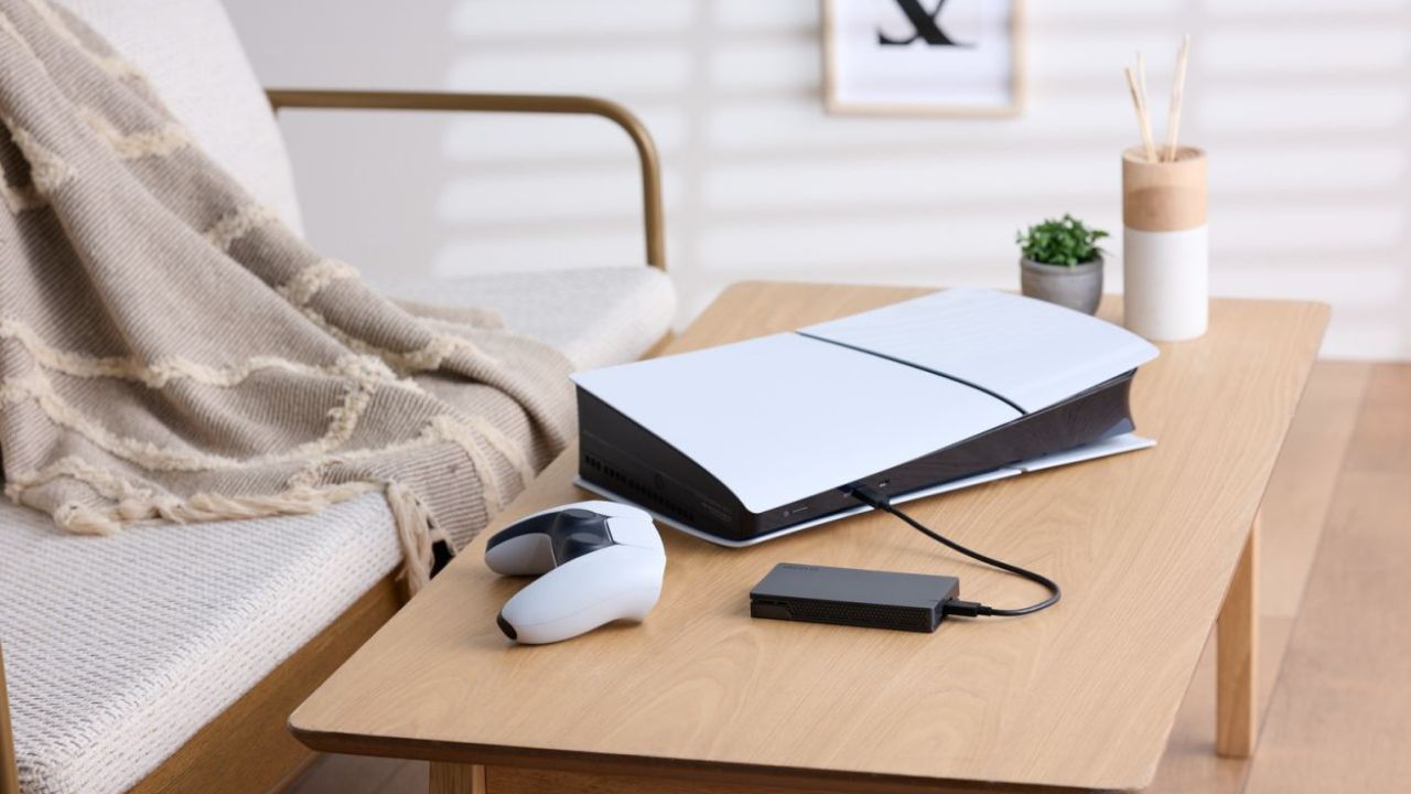 読み込み速度最大3650MB/s、書き込み速度最大3800MB/s USB 40Gbps(USB4(Version 1))対応外付けポータブルSSD
