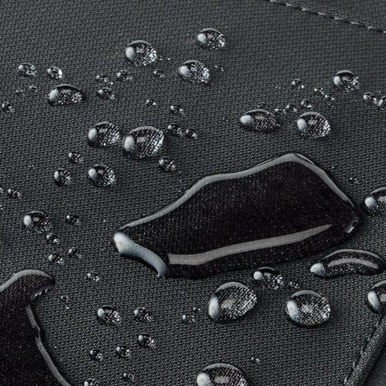 急な雨でも安心！撥水加工を施している防犯ボストンバッグ