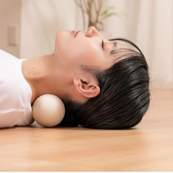 全身の筋肉のコリほぐしにぴったり！気になる部位にしっかり届く、伸びるストレッチボール