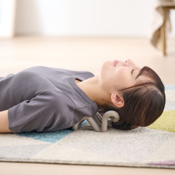 気になる部位を心地よく刺激！背中や首の筋肉のコリをじんわりとほぐす指圧代用器