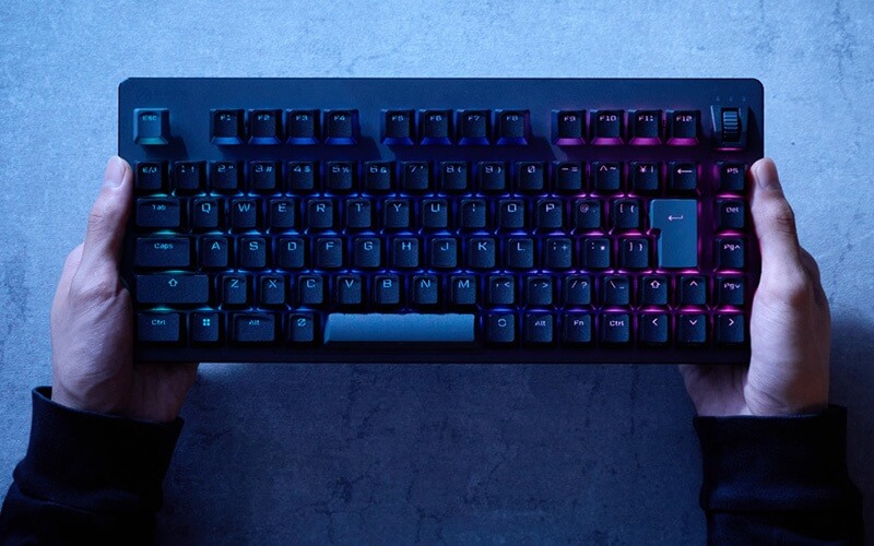 テキスト入力とゲームプレイのしやすさを両立した日本語配列のゲーミングキーボード