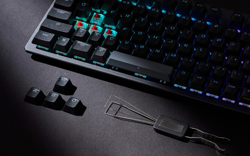 キースイッチの交換はホットスワップ方式対応、交換キー 3個と取り外し工具が付属