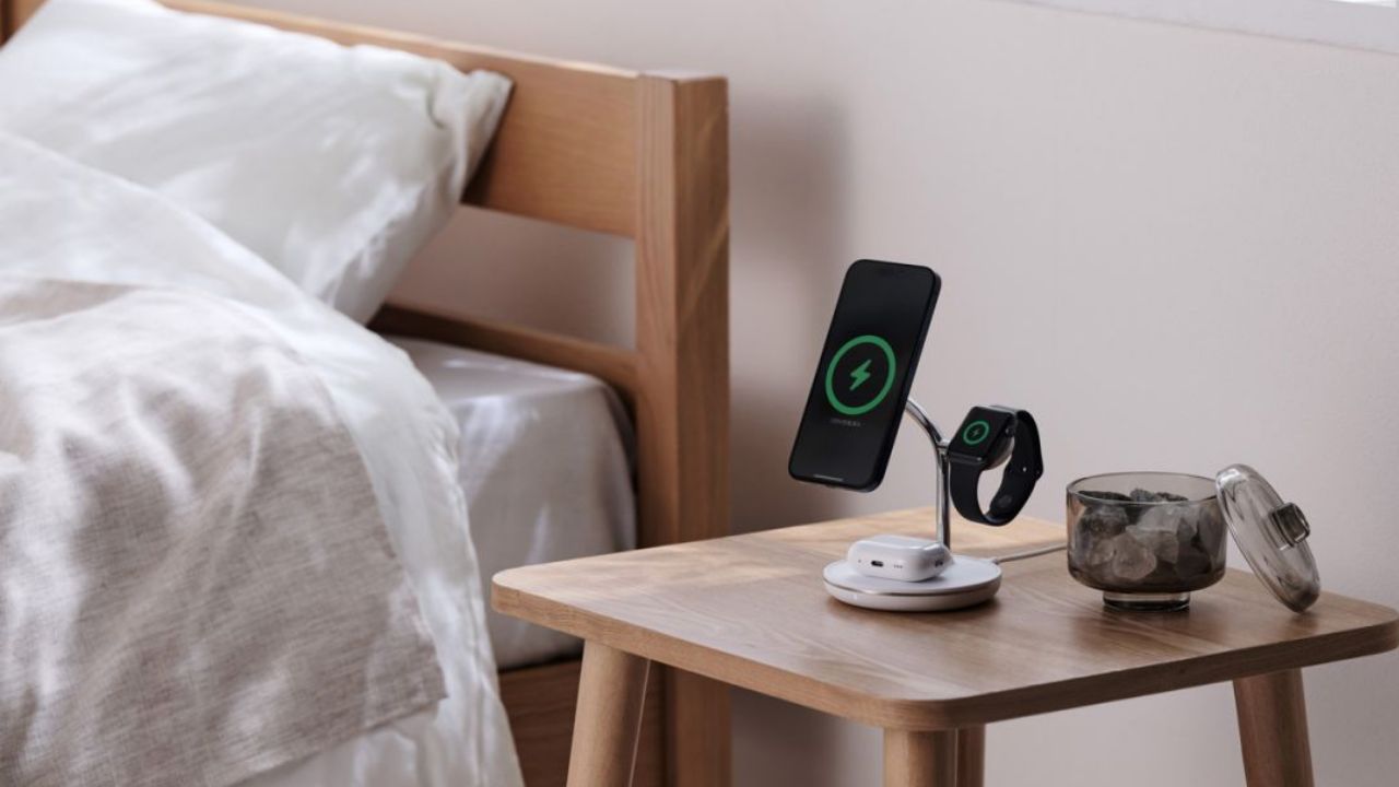 3台まとめて充電できる3in1 Qi2規格ワイヤレス充電スタンド