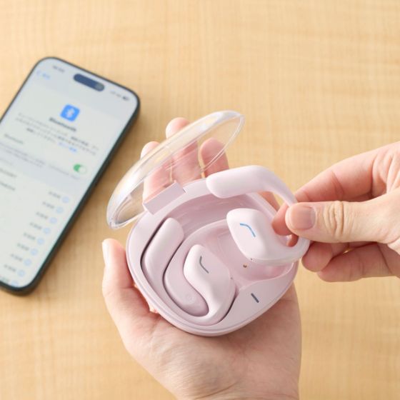 周囲とのコミュニケーションを大切にしながら音楽を再生できるオープンイヤー型ワイヤレスヘッドホン