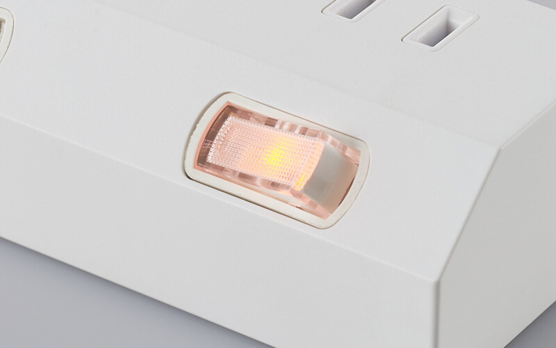 離れた場所から電源のON/OFF状態が視認しやすいオレンジ色のネオン球を搭載