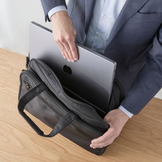 荷物が増えても安心の収納力！拡張機能付きのビジネスバッグ