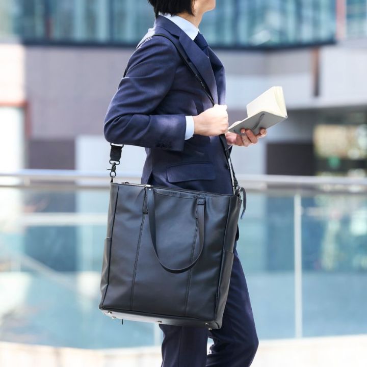 ショルダーベルト付きで持ち方が選べる2Wayタイプ！大容量ビジネストートバッグ/縦型