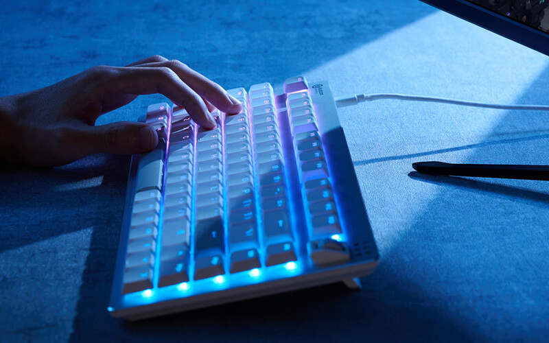 WASDをホームポジションとして周辺のキーデザインを最適化