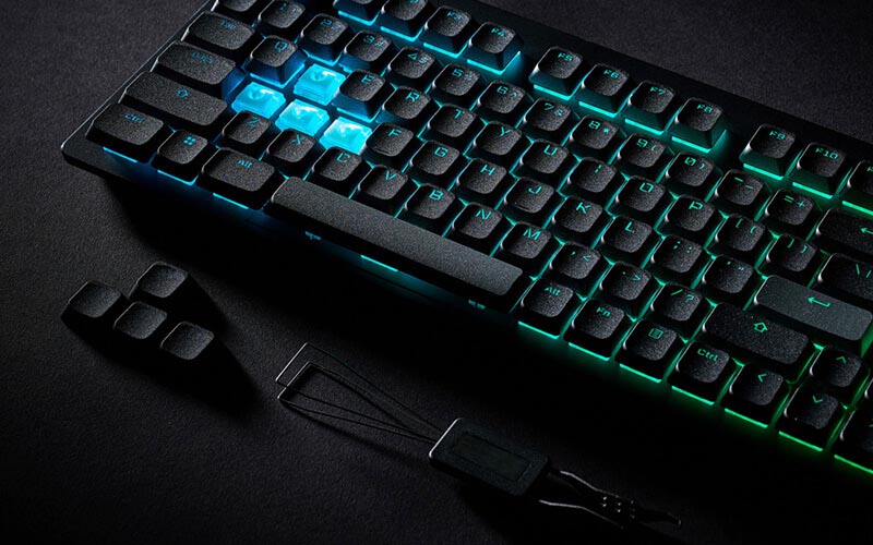 キースイッチの交換はホットスワップ方式対応、交換キー 3個と取り外し工具が付属