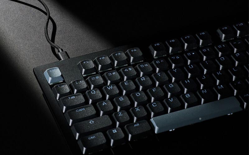 付属のパラレルケーブルを使って、パソコンのUSB Aポートに接続可能