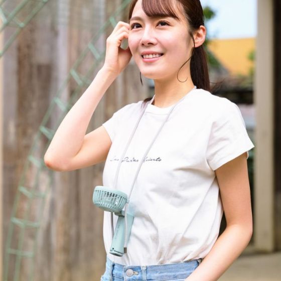 肌で直接涼しさを感じられる!「ハンディファン 冷却プレート付き」