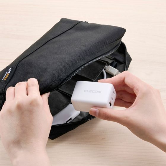 用途に合わせて接続先を使い分けられる3つの出力ポートを搭載