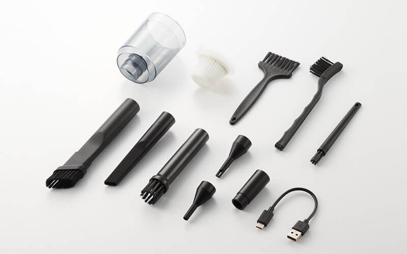 6種類のノズル、3種類のブラシ、ダストボックス、USB充電ケーブルが付属