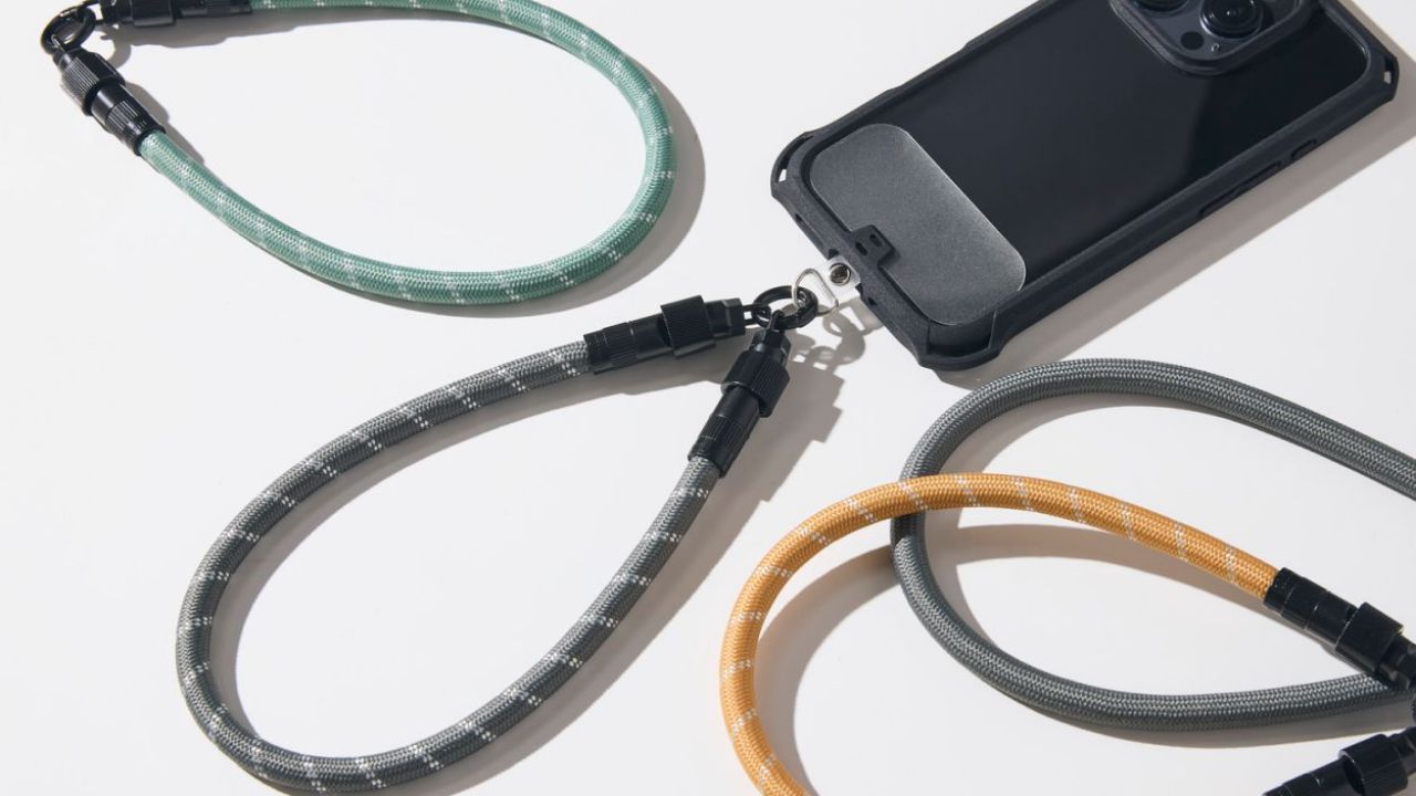 手首や腕に掛けてスマートフォンの落下を防ぐ!2in1仕様の充電ケーブルハンドストラップ
