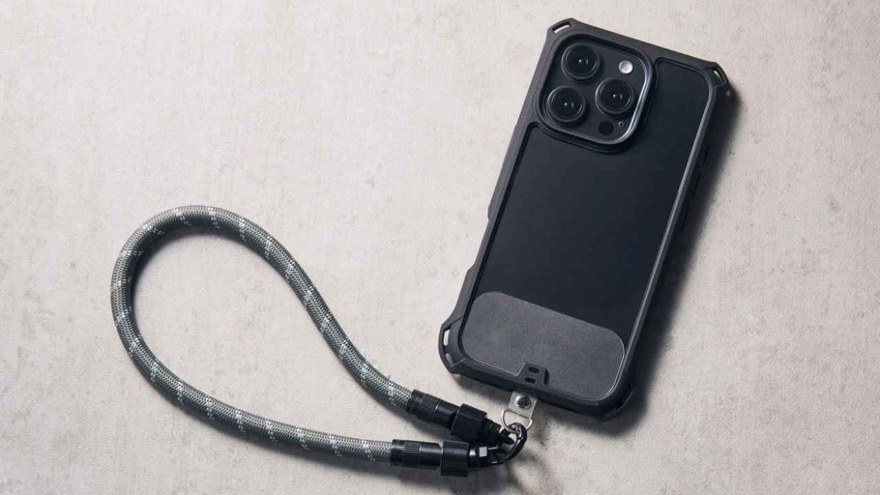 手首や腕に掛けてスマートフォンの落下を防ぐ!2in1仕様の充電ケーブルハンドストラップ