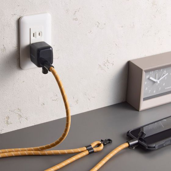 肩が痛くなりにくい直径8mmの丸ひもを採用!2in1仕様の充電ケーブルショルダーストラップ