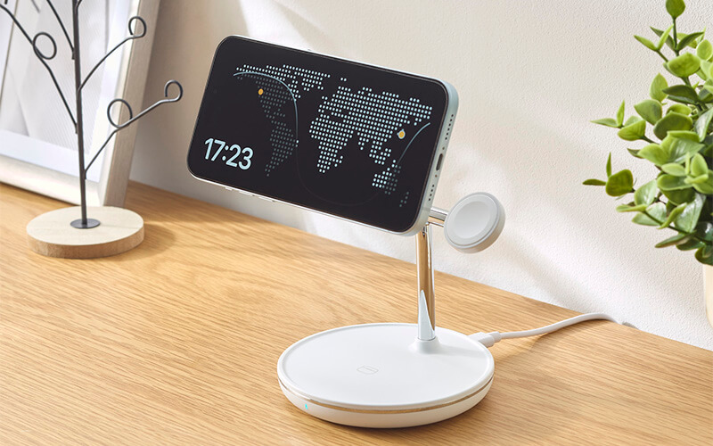 台座部に重りを内蔵し、安定した状態でiPhoneを充電可能