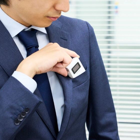 持ち運びに便利なポケットサイズ